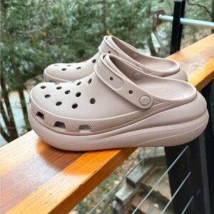 Beige platform Croc Clog Sandals women’s 10 men’s 8